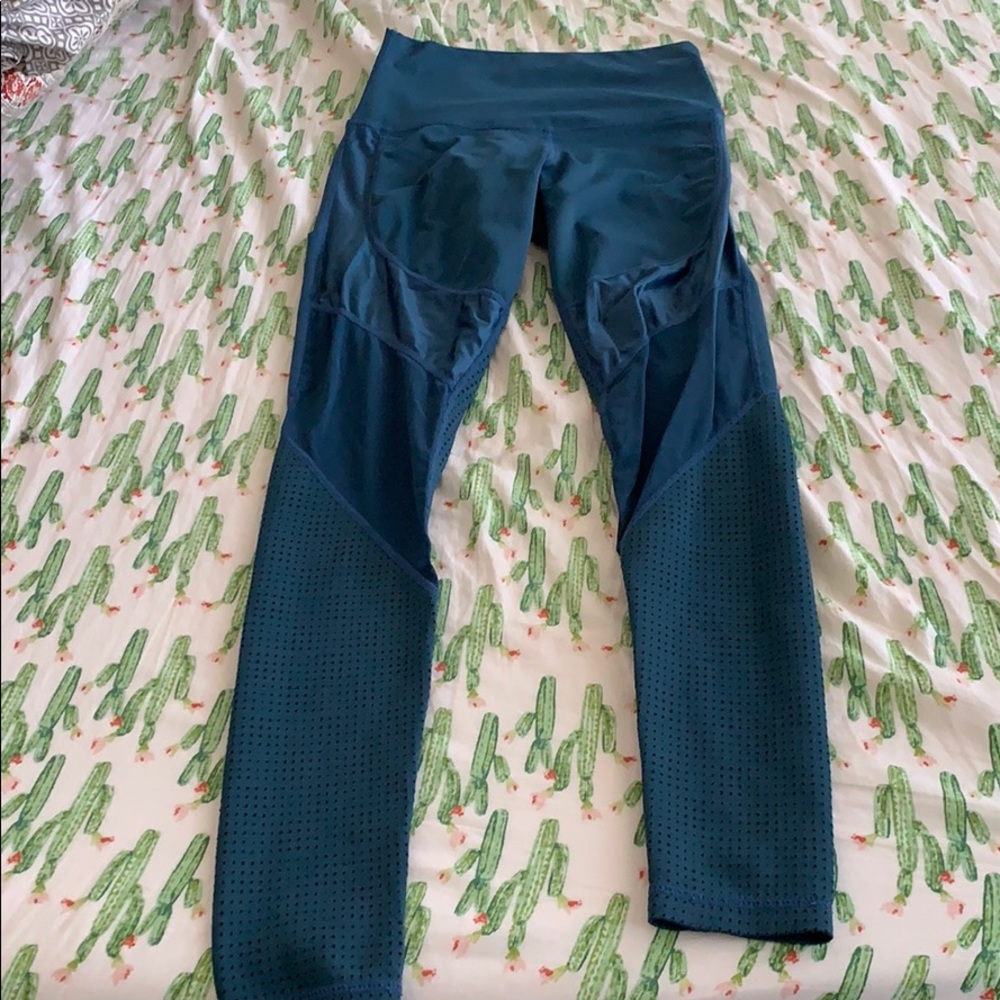 DYI BLUE MESH LEGGINGS SIZE SMALL